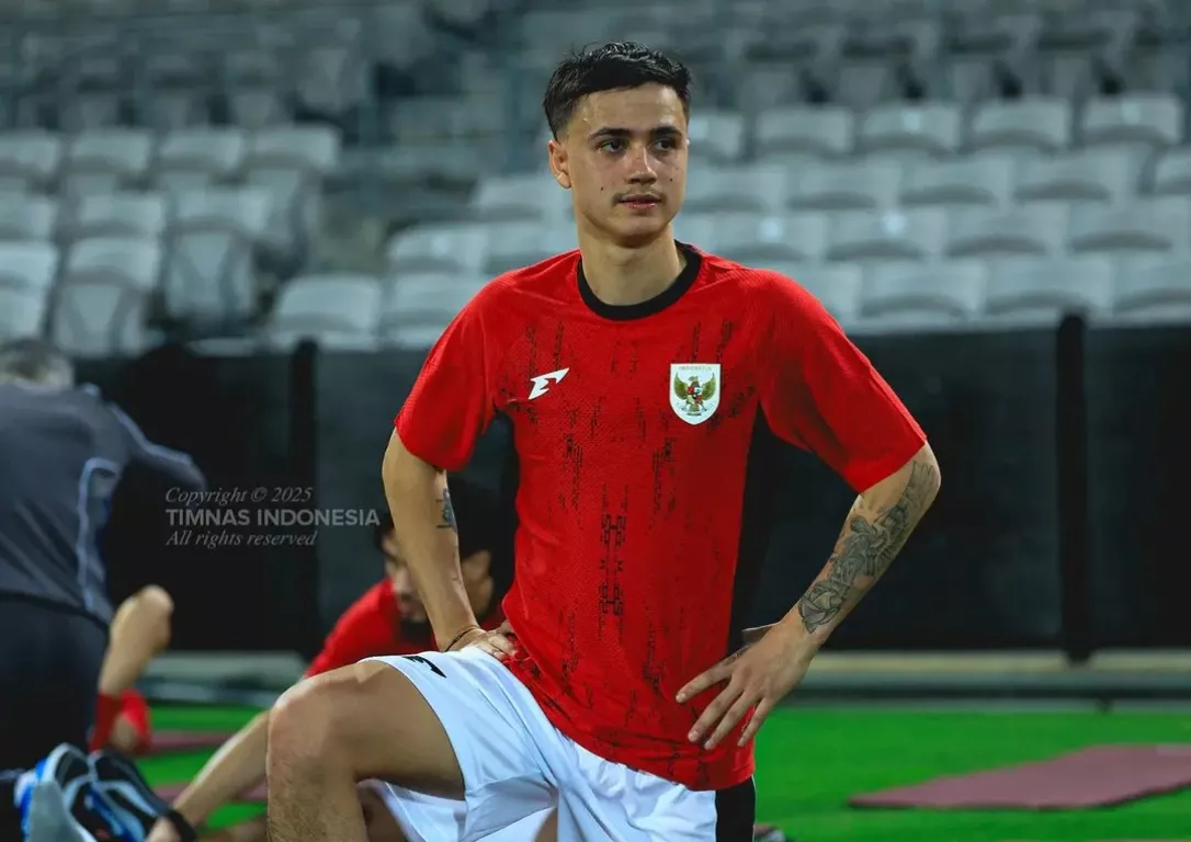 Adu Gaji Eliano Reijnders dengan Yakob Sayuri